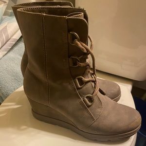 Lace up heeled brown boots